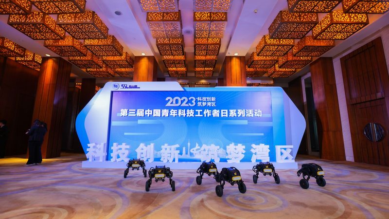 制造业数据中台：构建智能工厂的数字基石**
